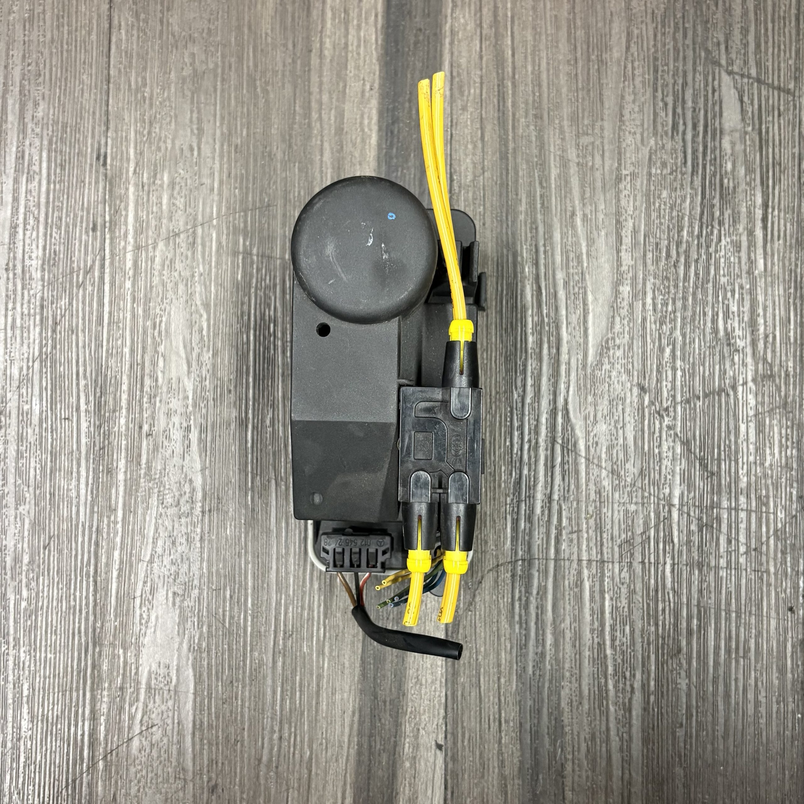 1986-1989 Mercedes Benz E Class Vacuum Pump | 0132006328