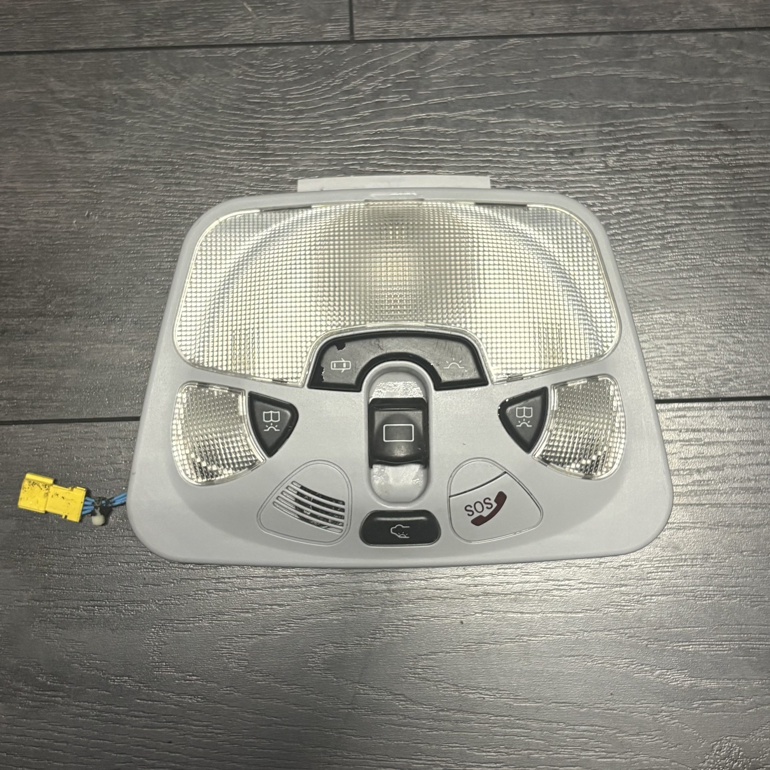 2001-2007 Mercedes Benz C Class Dome Light | 2038201401