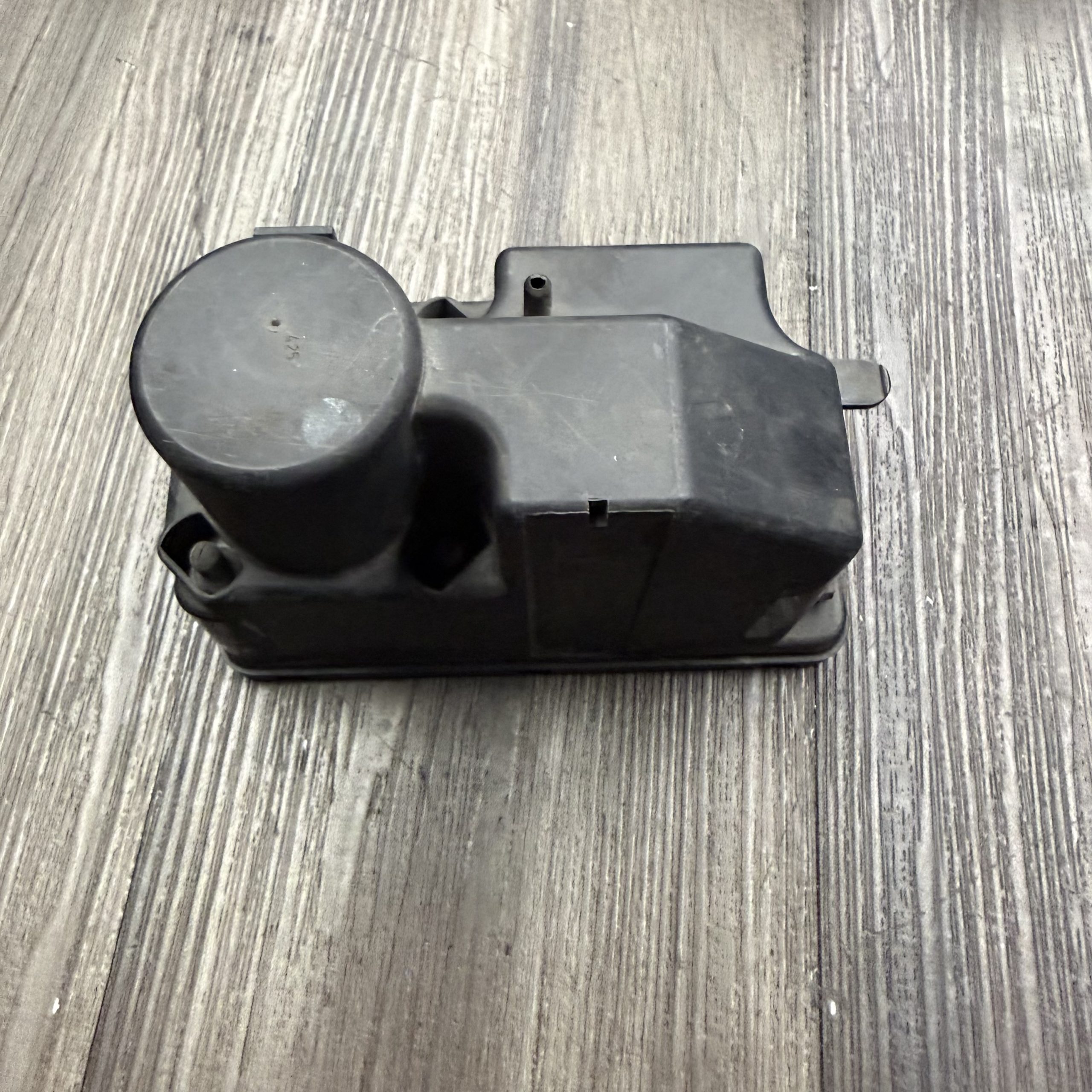 1990-1995 Mercedes Benz S SL Class Vacuum Pump | 0008000548