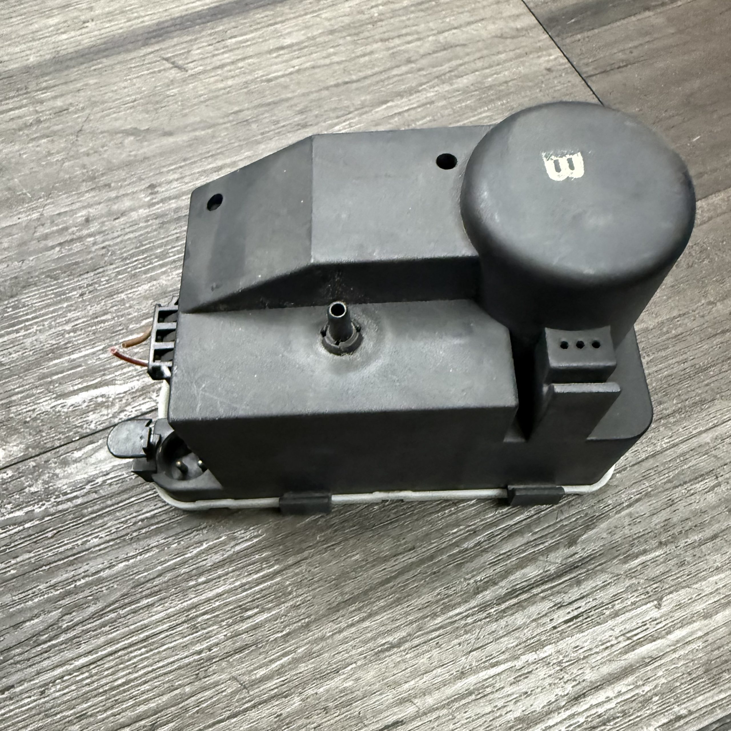 1986-1995 Mercedes Benz E Class Vacuum Pump | 1248000348
